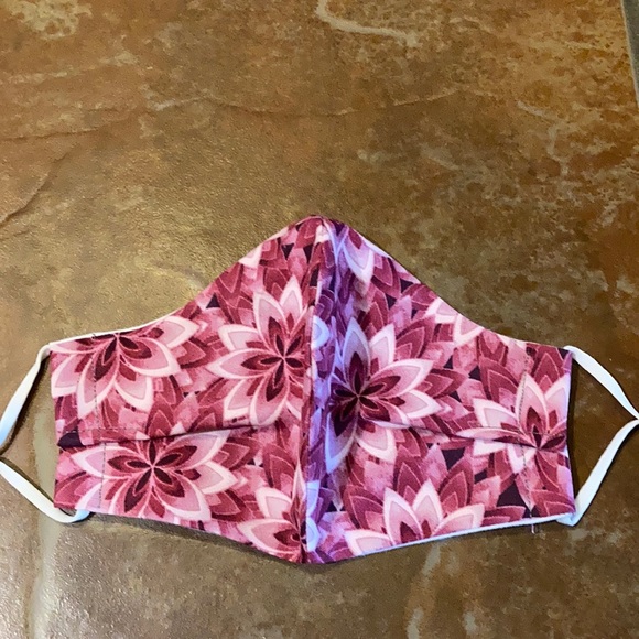 2 Pack Happy Face Masks With Wire - Picture 7 of 8